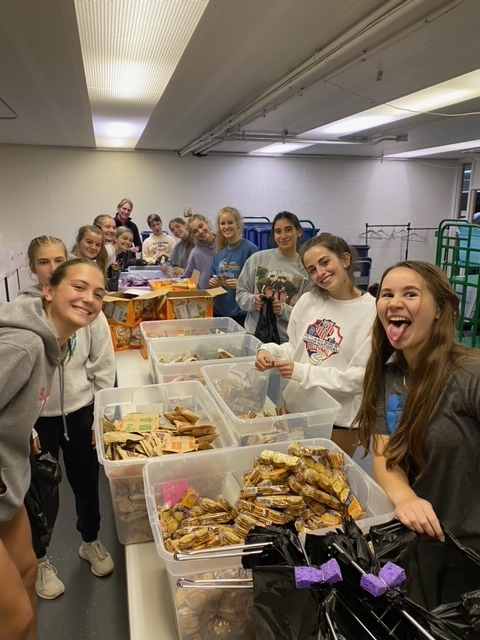 volley team gives back
